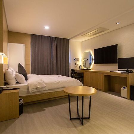 The City Hotel Jeonju Exterior photo